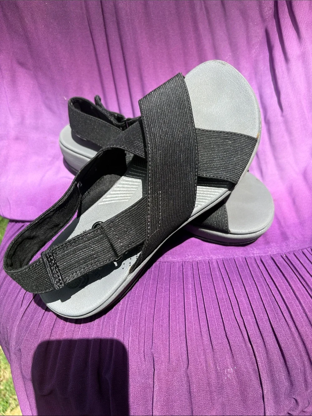 Clarks Black Crossover Sandals with Gray Footbed - Picture 3 of 11